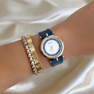 AUTHENTIC VINTAGE GUCCI BLUE LEATHER WATCH